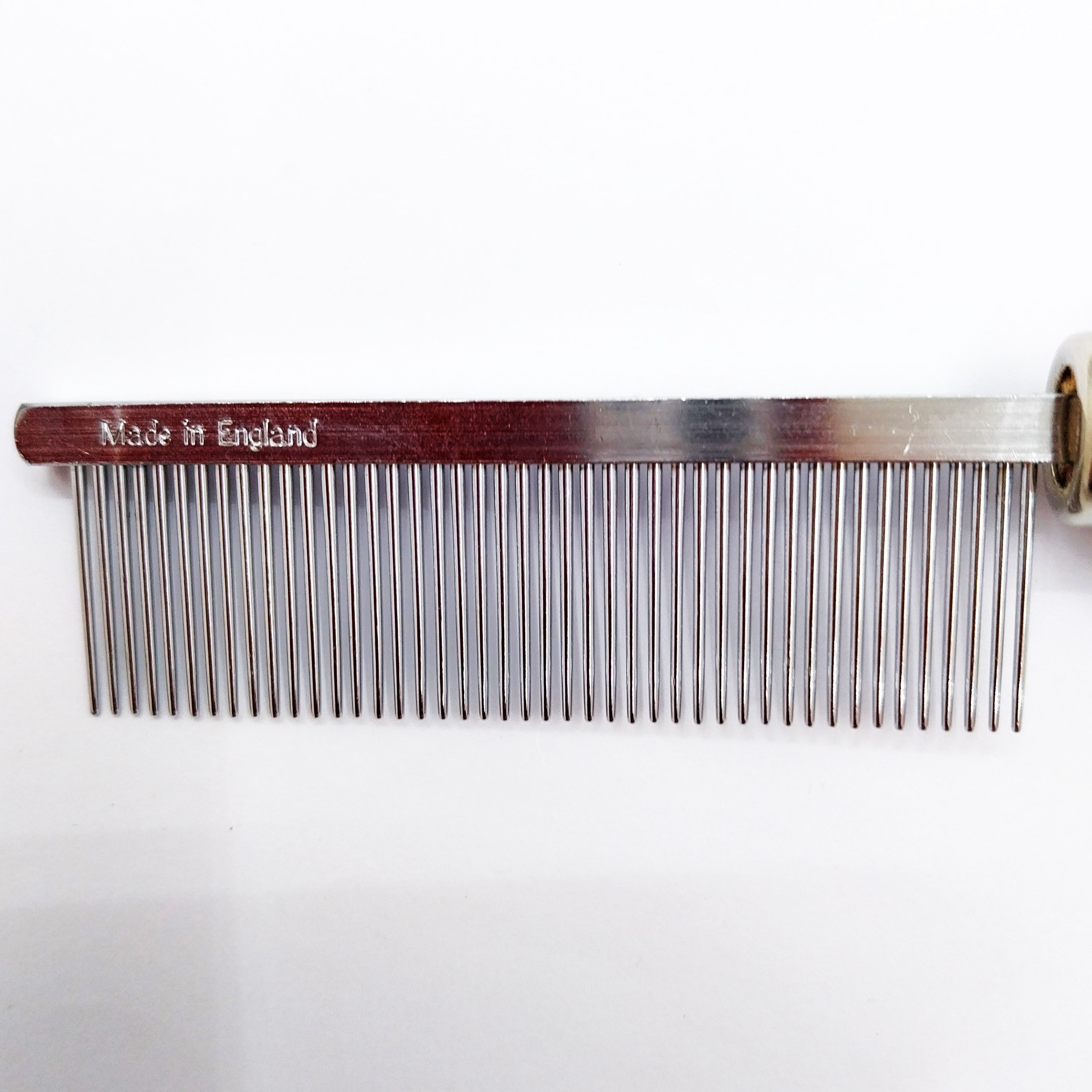 Kamm mit Holzgriff - mittelfeine Zahnung -, für Tiere mit glattem oder langem etwas feinerem Fell, Made in UK