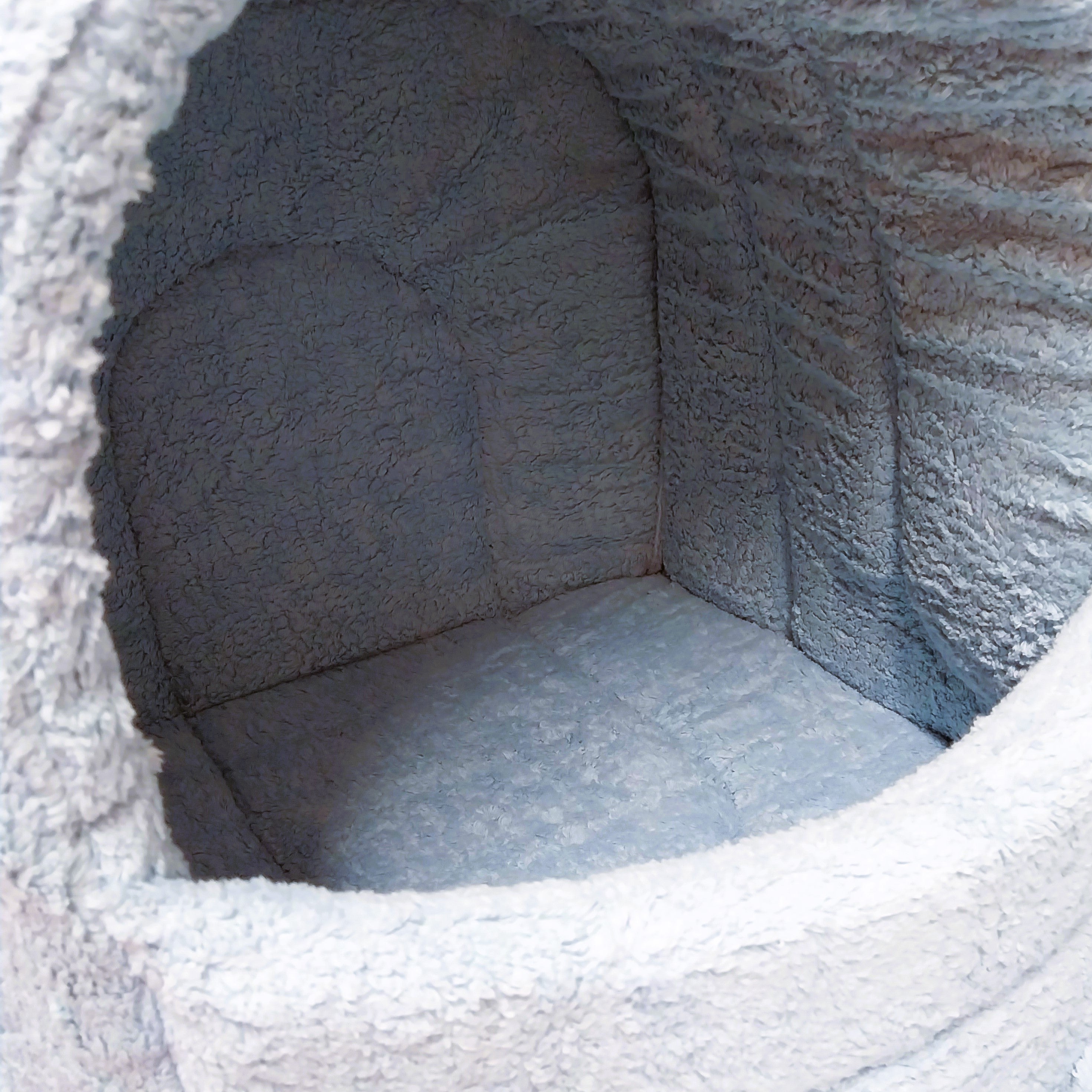 Welkas Kuschelhöhle "Karin", Baumwollplüsch mit Schaumstofffüllung für Katzen und kleine Hunde