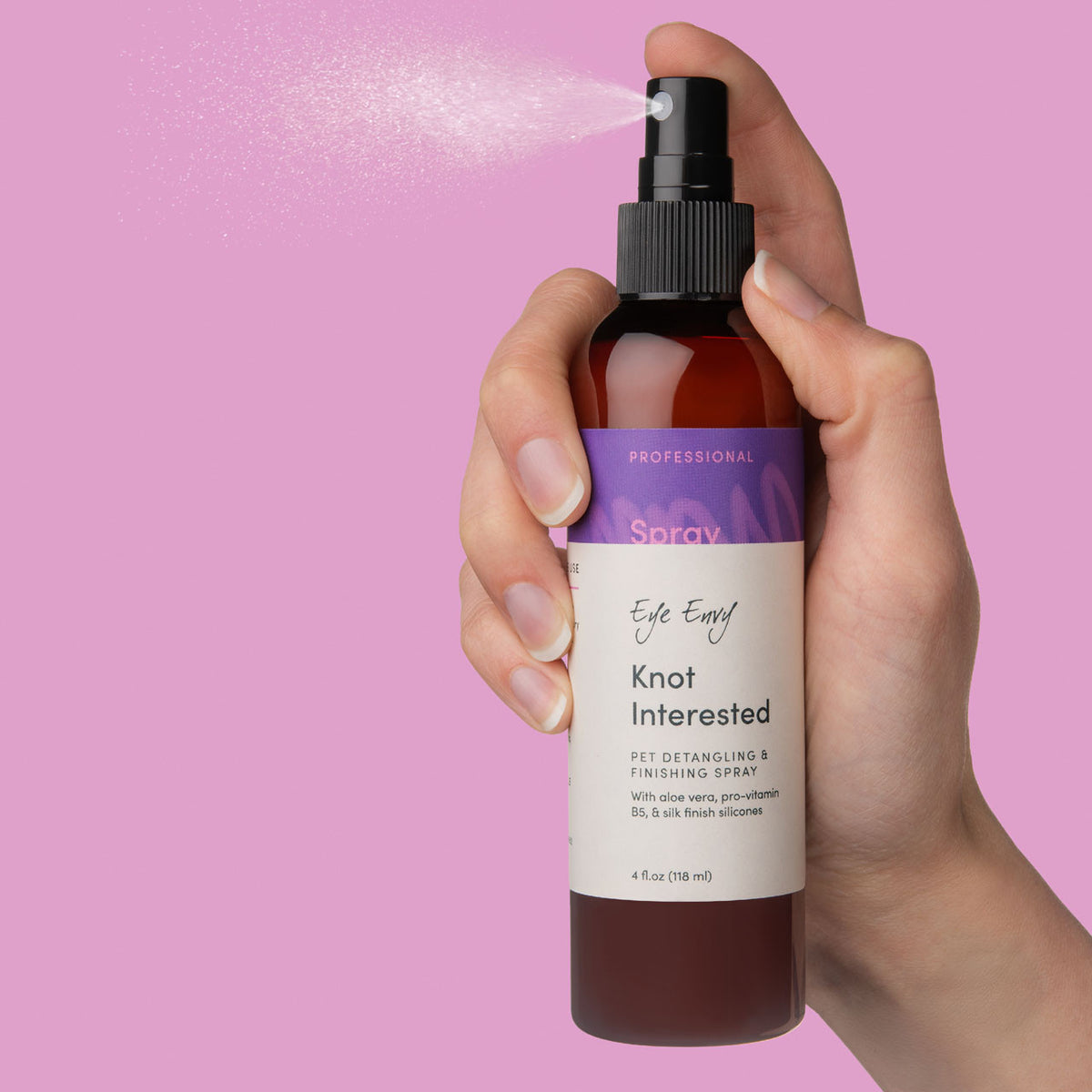 Eye Envy Knot Interested 118 ml Sprühflasche in Anwendung