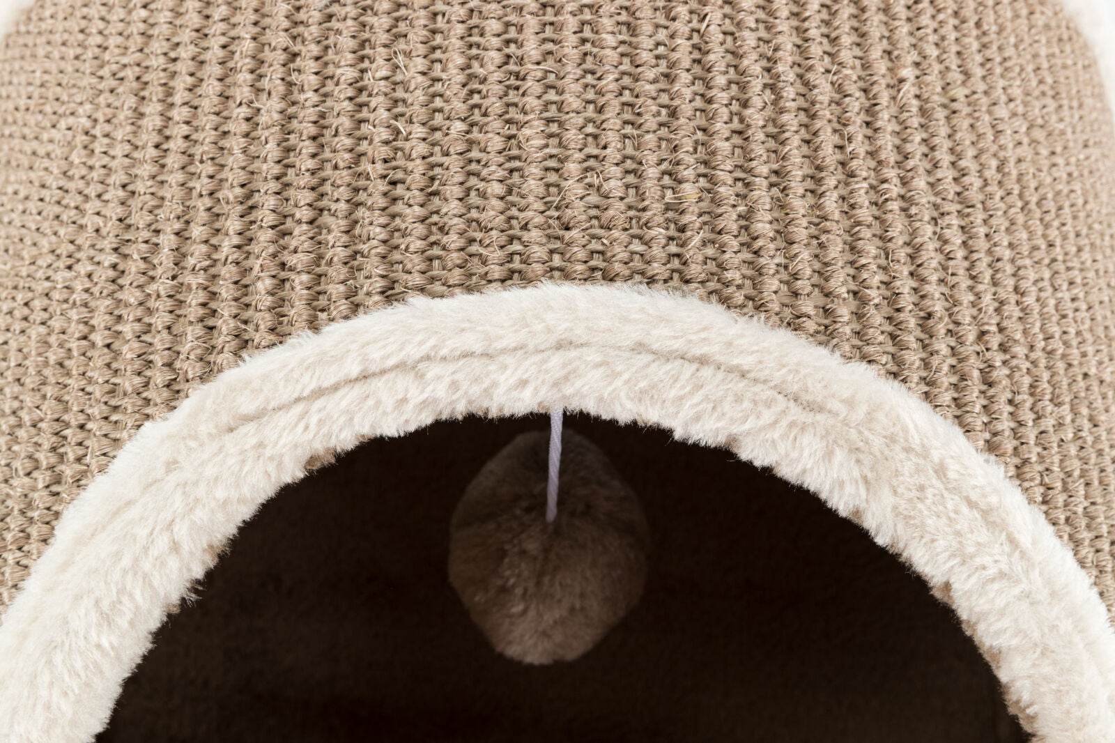 Trixie Kratztunnel Komfortabler Rückzugsort mit Sisalfläche, Spielzeug und weichem Plüsch