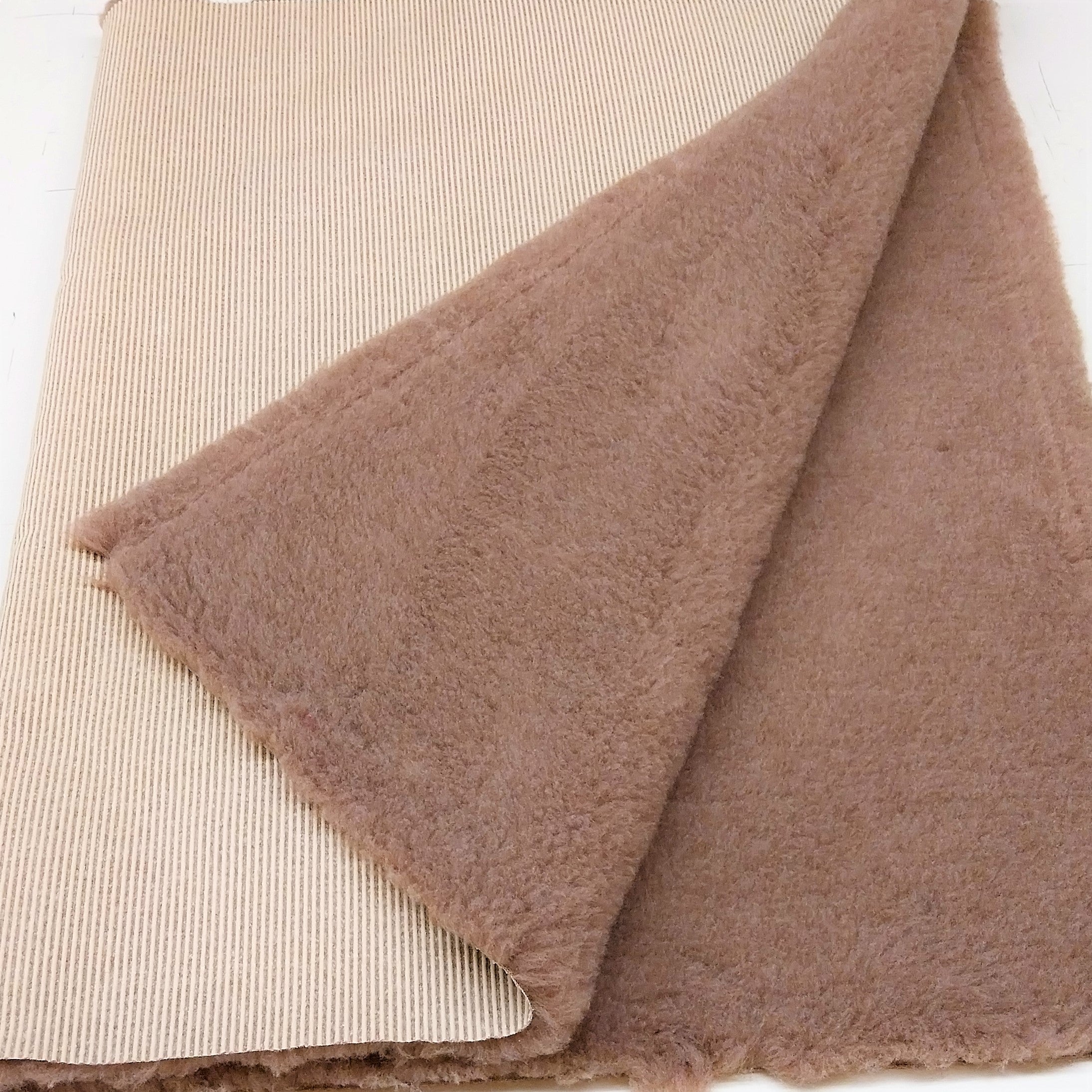 Show Tech Pet Bed Anti-Slip, Haustierliegedecke aus rutschfestem Polyestervlies, ca. 150 x 100m