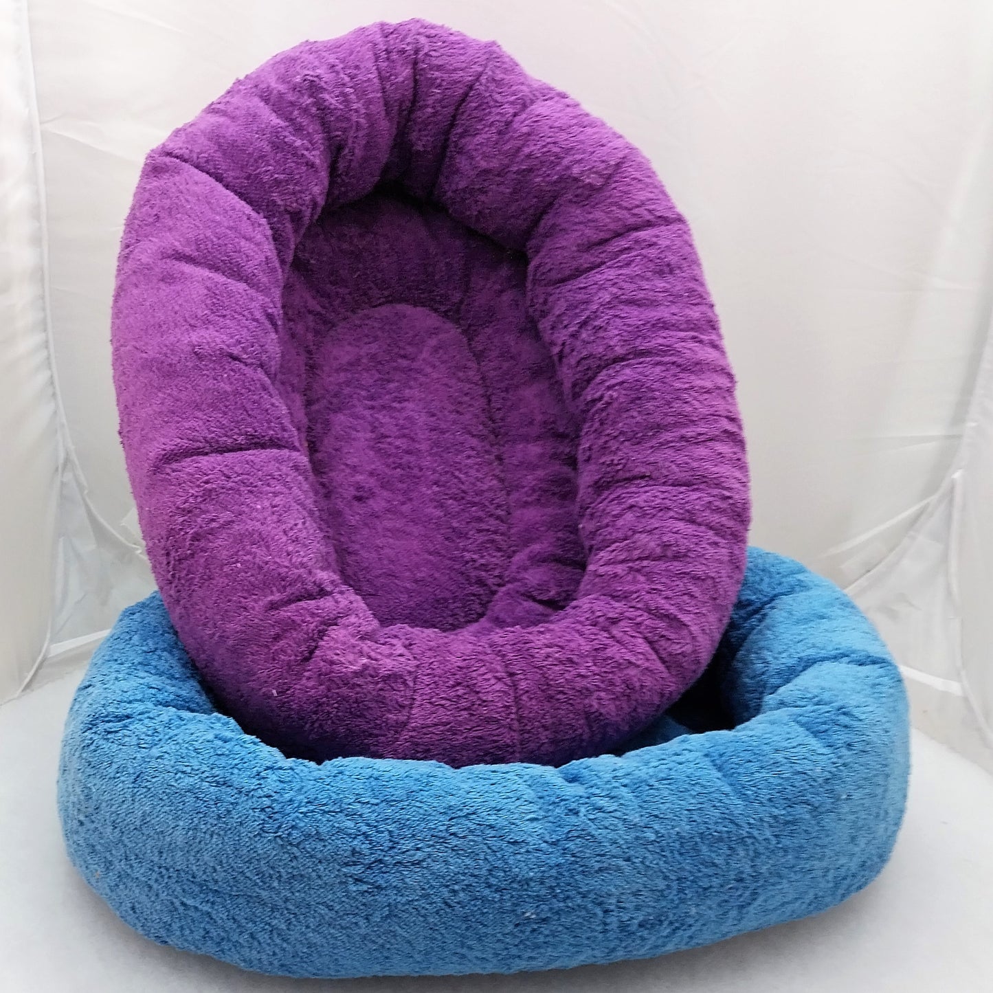 Welkas Kuschelbett oval, dicker Rand, Baumwollplüsch mit Fleecefüllung, Katzenbett, Hundebett