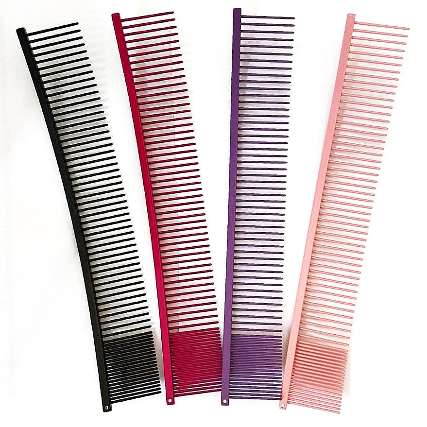 Langer gebogener Hundekamm – Präzision für professionelle Fellpflege