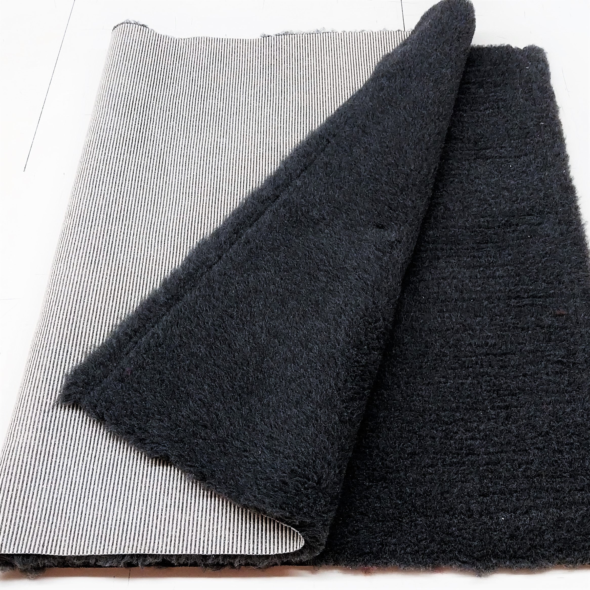 Show Tech Pet Bed Anti-Slip, Haustierliegedecke aus rutschfestem Polyestervlies, ca. 150 x 100m
