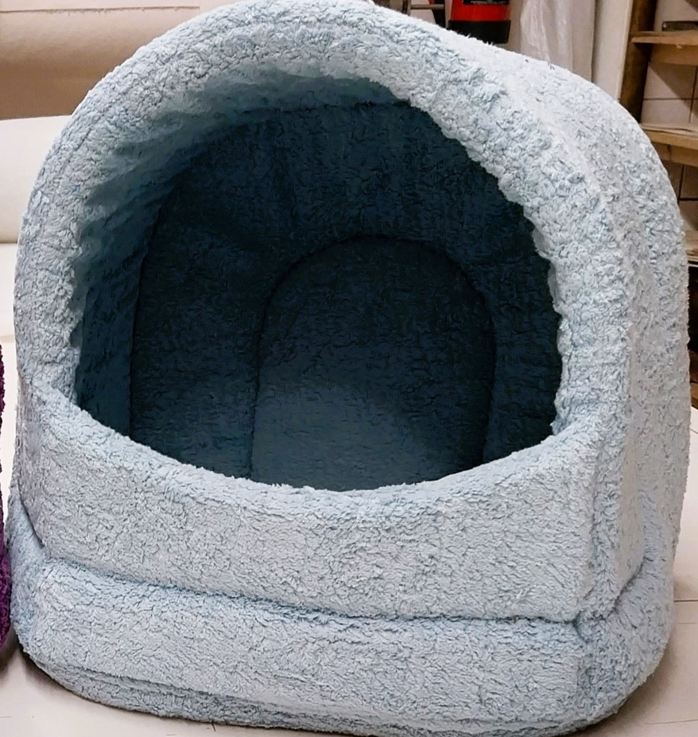 Welkas Kuschelhöhle "Karin", Baumwollplüsch mit Schaumstofffüllung für Katzen und kleine Hunde