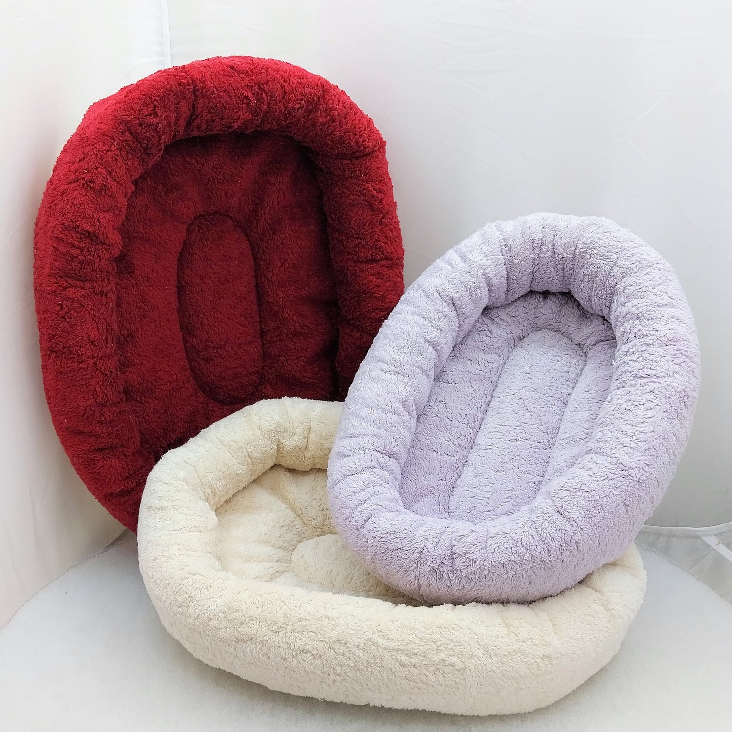 Welkas Kuschelbett oval, dünner Rand, Baumwollplüsch mit Fleecefüllung, Katzenbett, Hundebett