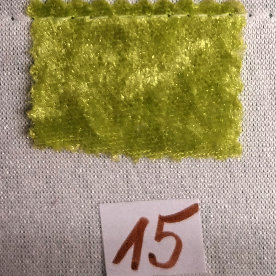 Welkas Ausstellungs- / Käfighängematte aus Pannesamt, mit Metallkarabinerhaken, ca. 50 X 50cm