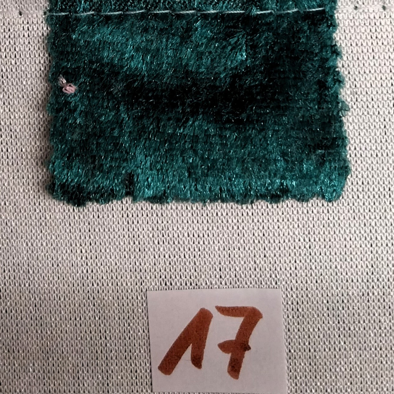 Welkas Ausstellungs- / Käfighängematte aus Pannesamt, mit Metallkarabinerhaken, ca. 50 X 50cm