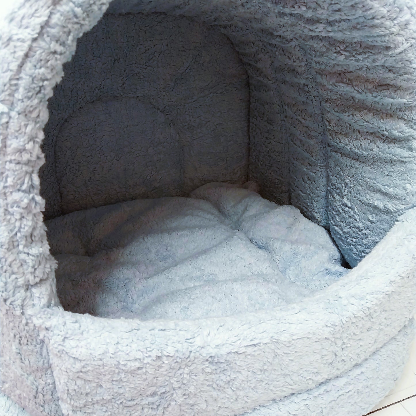 Welkas Kuschelhöhle "Karin", Baumwollplüsch mit Schaumstofffüllung für Katzen und kleine Hunde