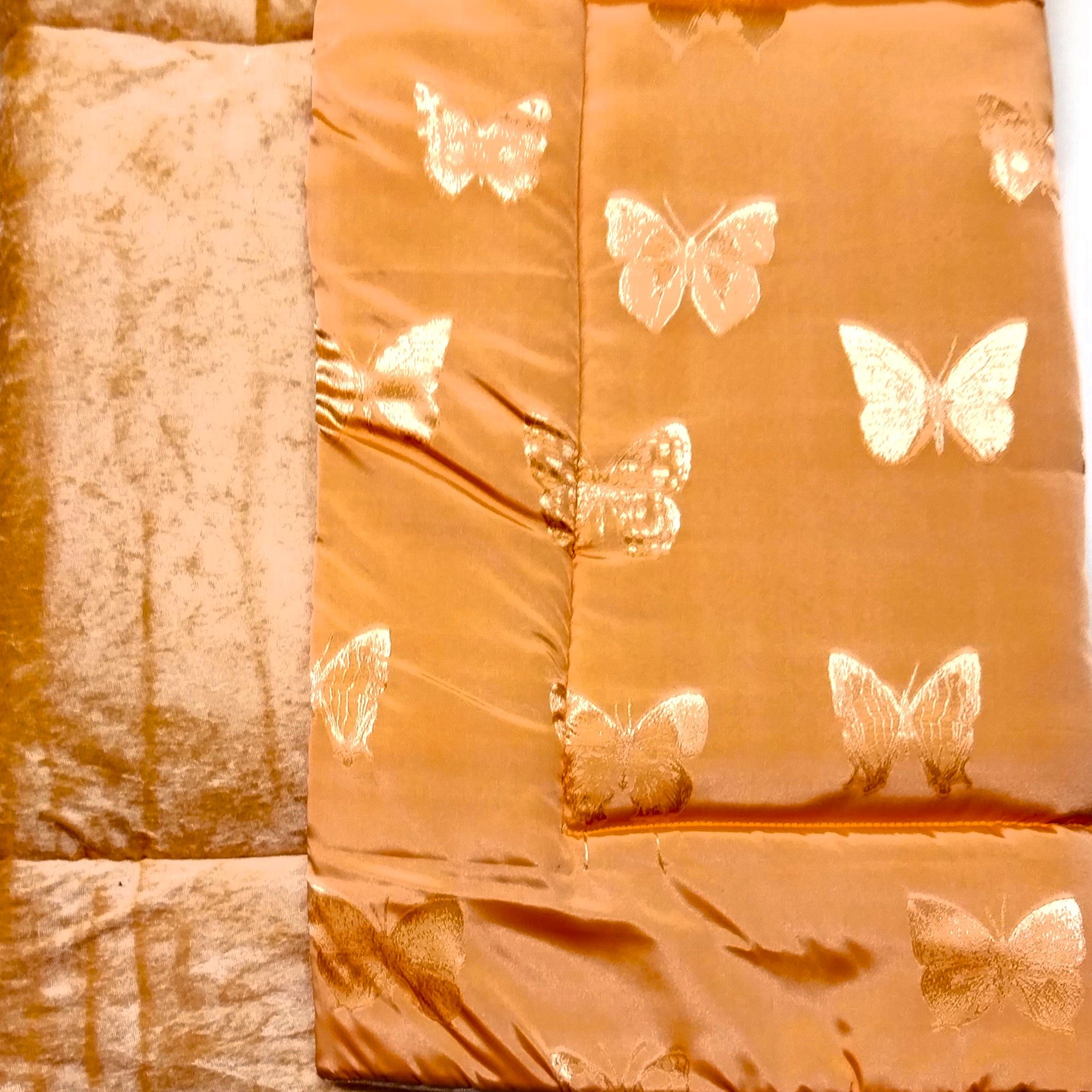 Welkas Ausstellungs-Liegedecken, Einzelstücke zum wenden, aus Pannesamt, Polyester Baumwolle 140 x 70 cm