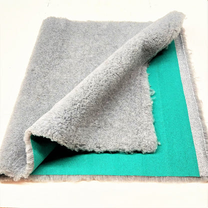 Show Tech Pet Bed Anti-Slip, Haustierliegedecke aus rutschfestem Polyestervlies, ca. 150 x 100m