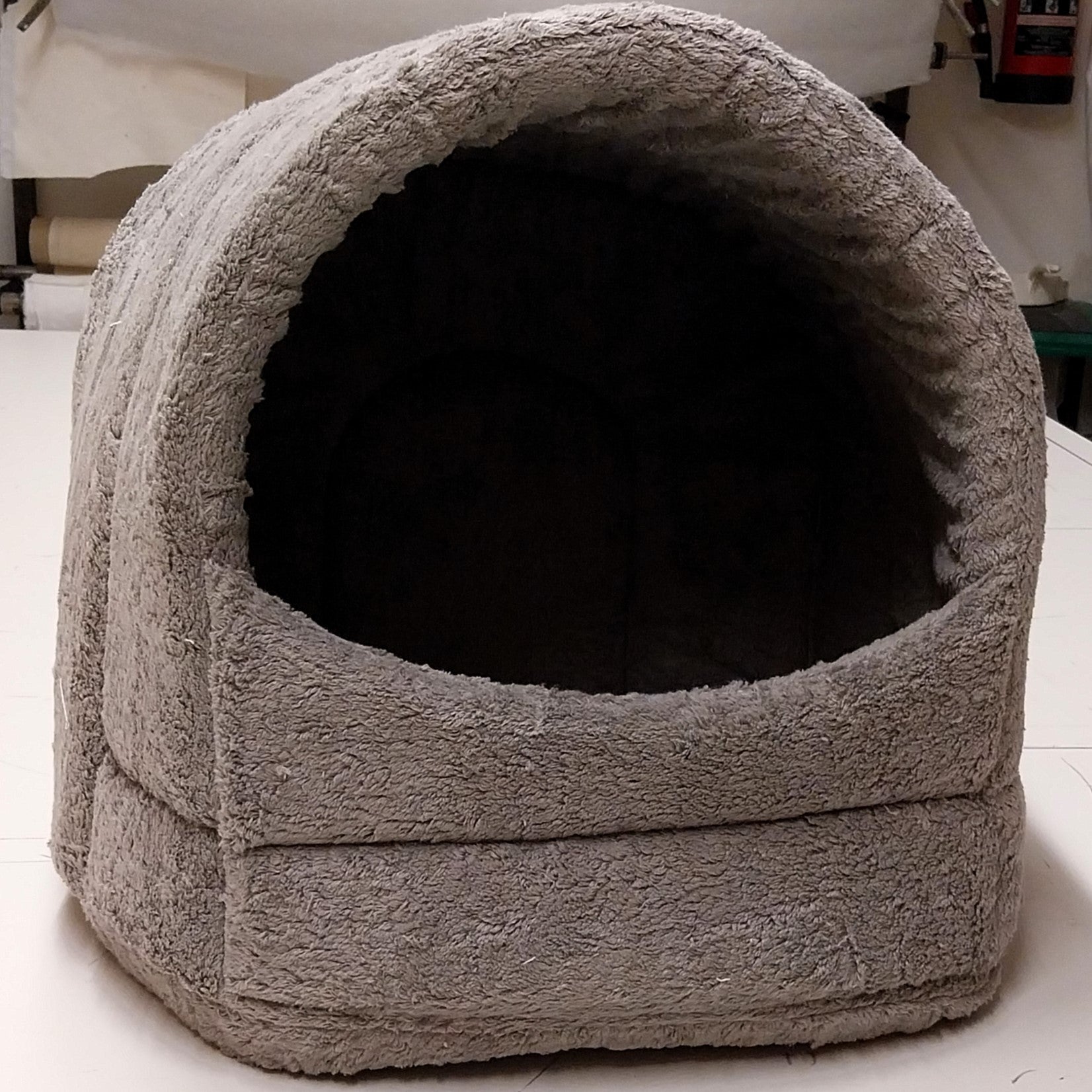 Welkas Kuschelhöhle "Karin", Baumwollplüsch mit Schaumstofffüllung für Katzen und kleine Hunde