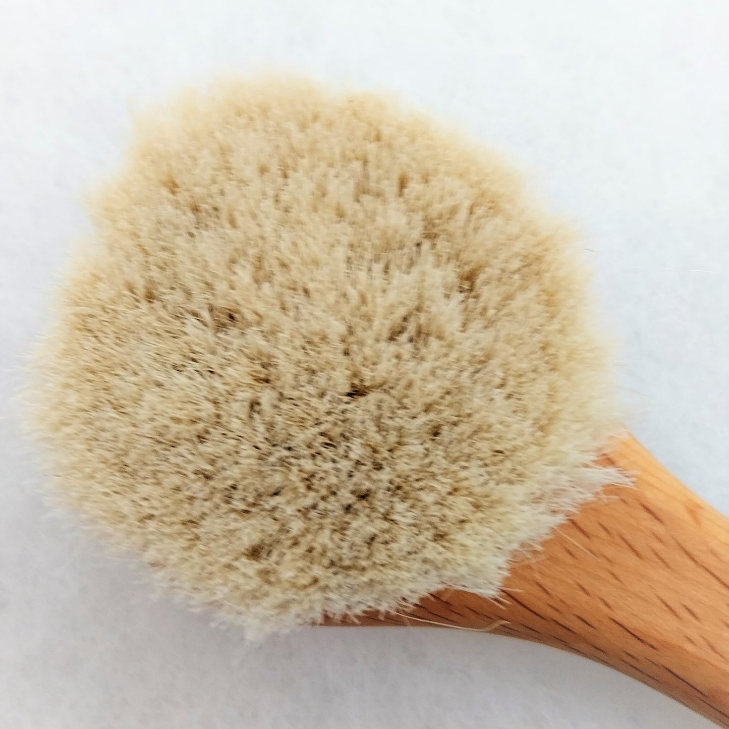 Keller Bürsten - kleine Puder- und Gesichtsbürste aus Buchenholz und Ziegenhaar