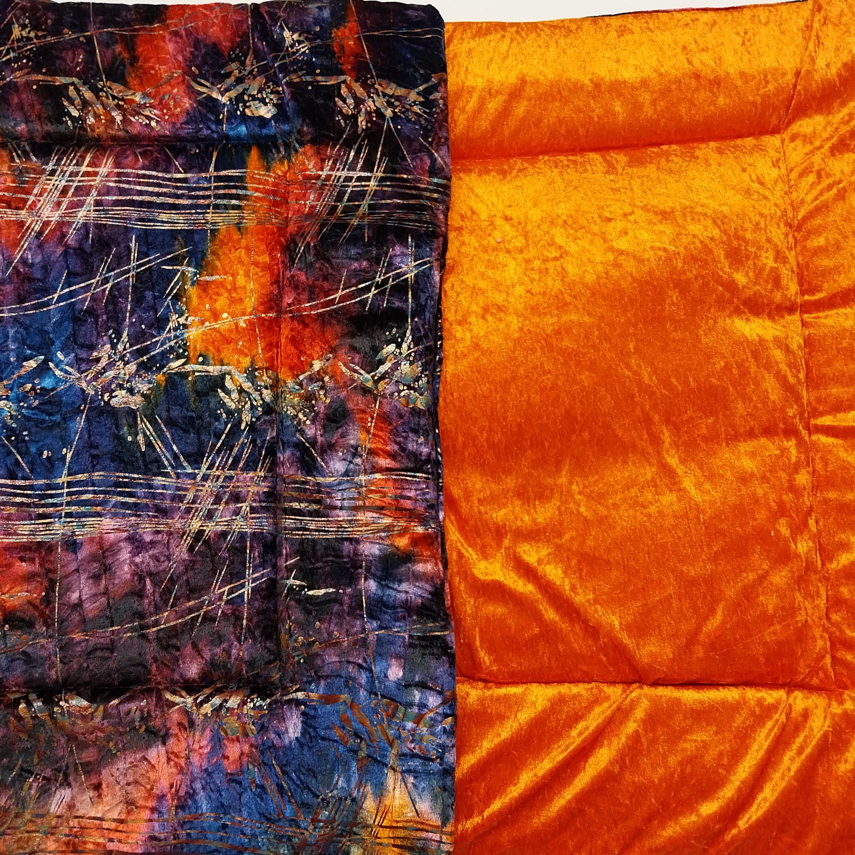 Welkas Ausstellungs-Liegedecken, Einzelstücke zum wenden, aus Pannesamt, Polyester Baumwolle 140 x 70 cm