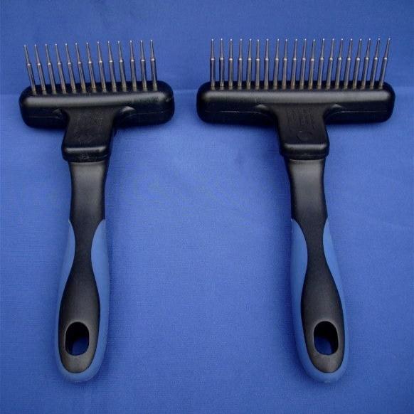 Show Tech Twist & Cling Rake, Fellharke mit eindrückbaren Pins, Dematting Comb