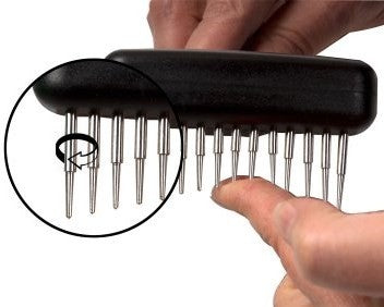 Show Tech Twist & Cling Rake, Fellharke mit eindrückbaren Pins, Dematting Comb